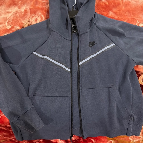 Nike Tech - Picture 1 of 1